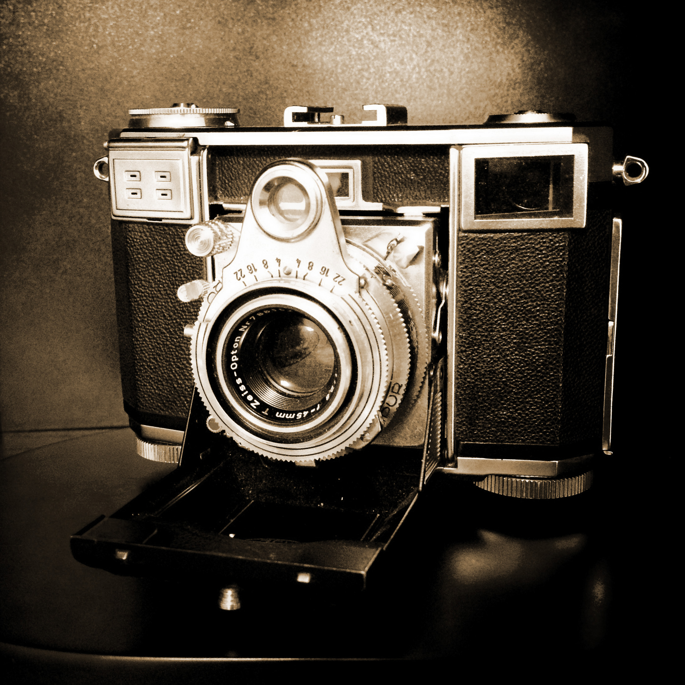 Zeiss Ikon Contessa 35 | shot on film