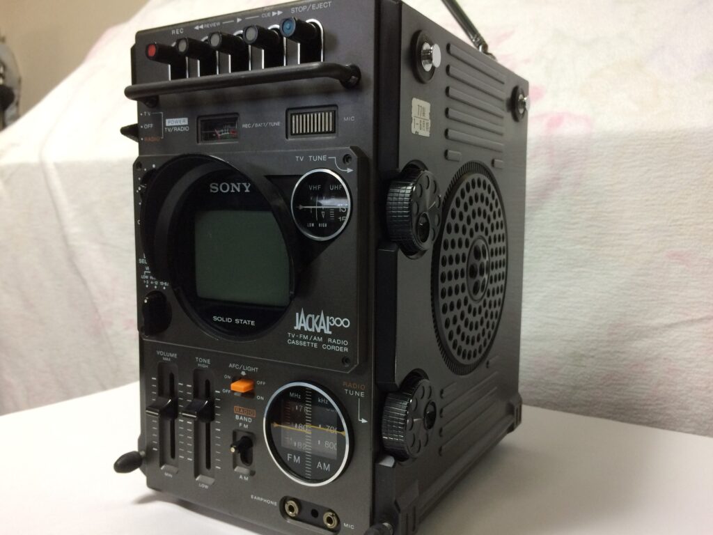 ソニー FX-300 – ユニークな直方体フォルムのテレビ一体型ラジカセ