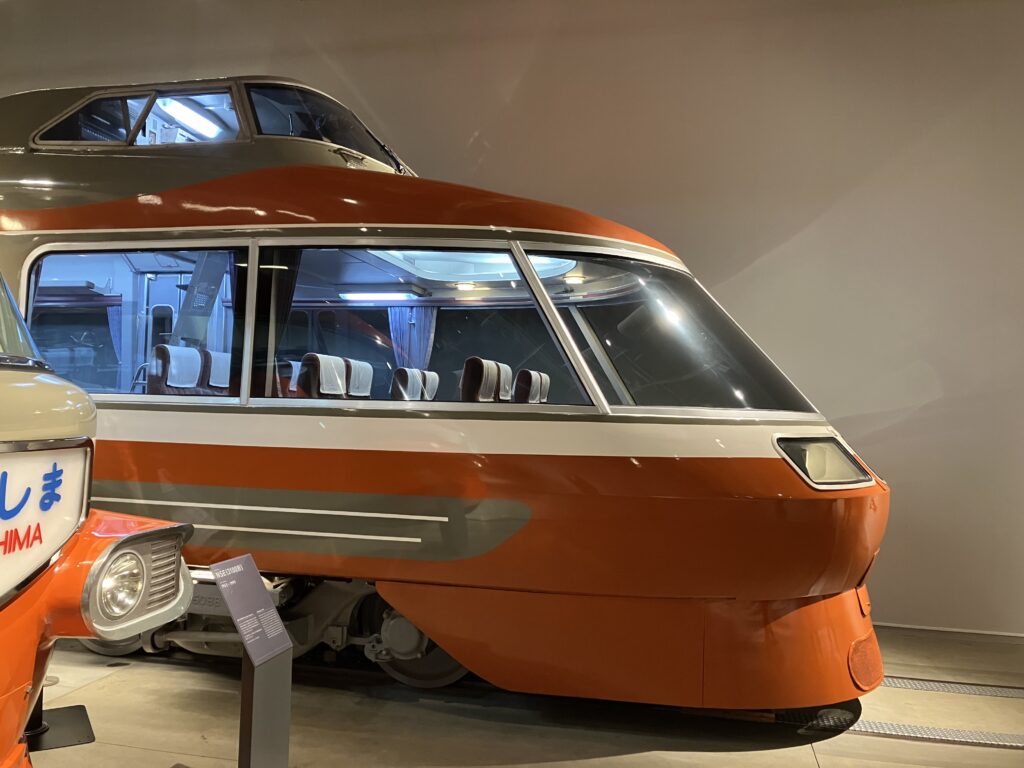 小田急 ロマンスカー – 憧れの展望席で知られるスーパーエクスプレス