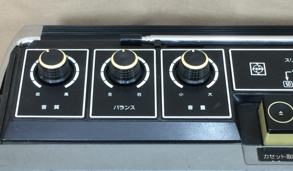 ナショナル RQ-4050 – LEDレベルメーターを初めて搭載したラジカセ