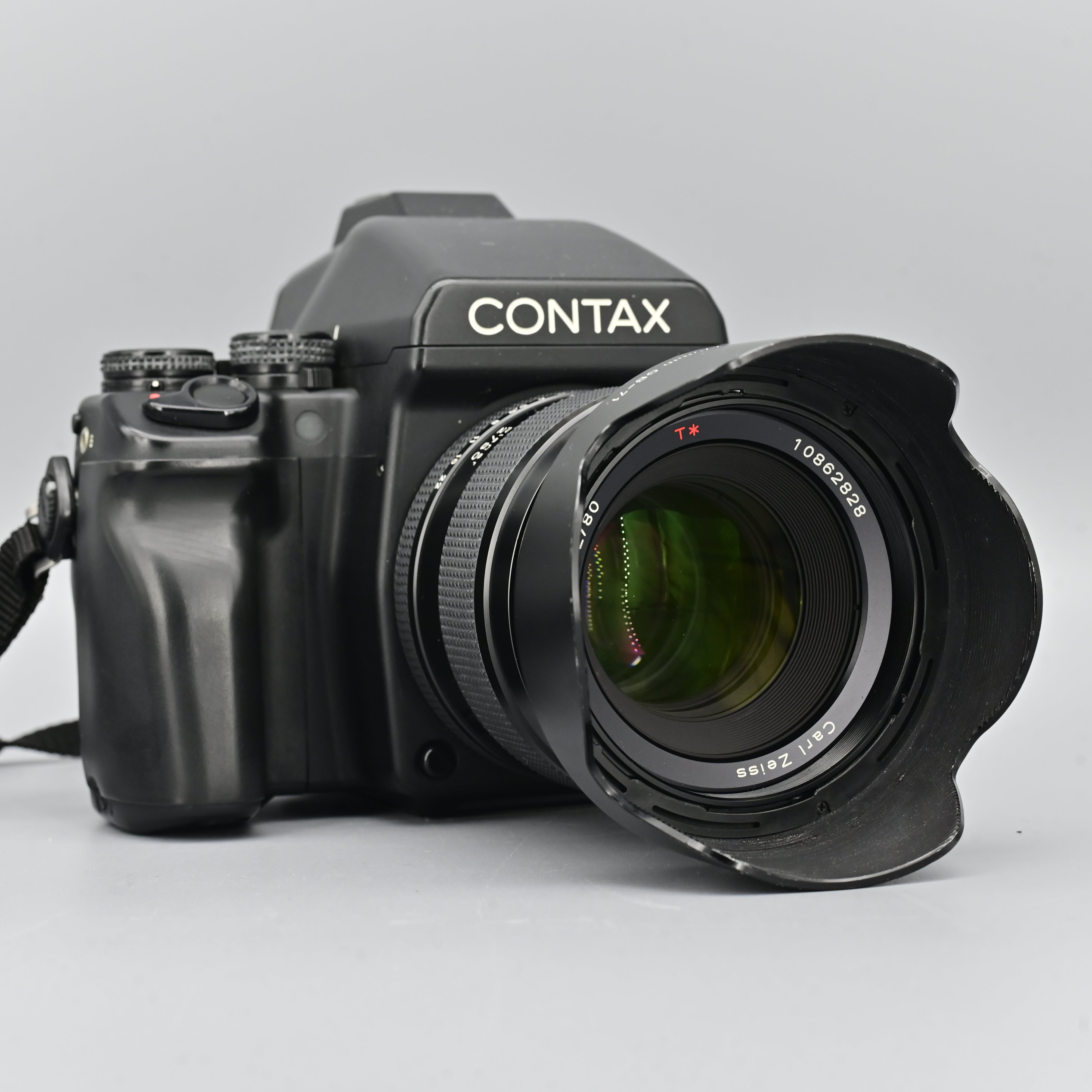 Contax 645 + Carl Zeiss T* Planar 80mm F2 Lens. – SHOWA