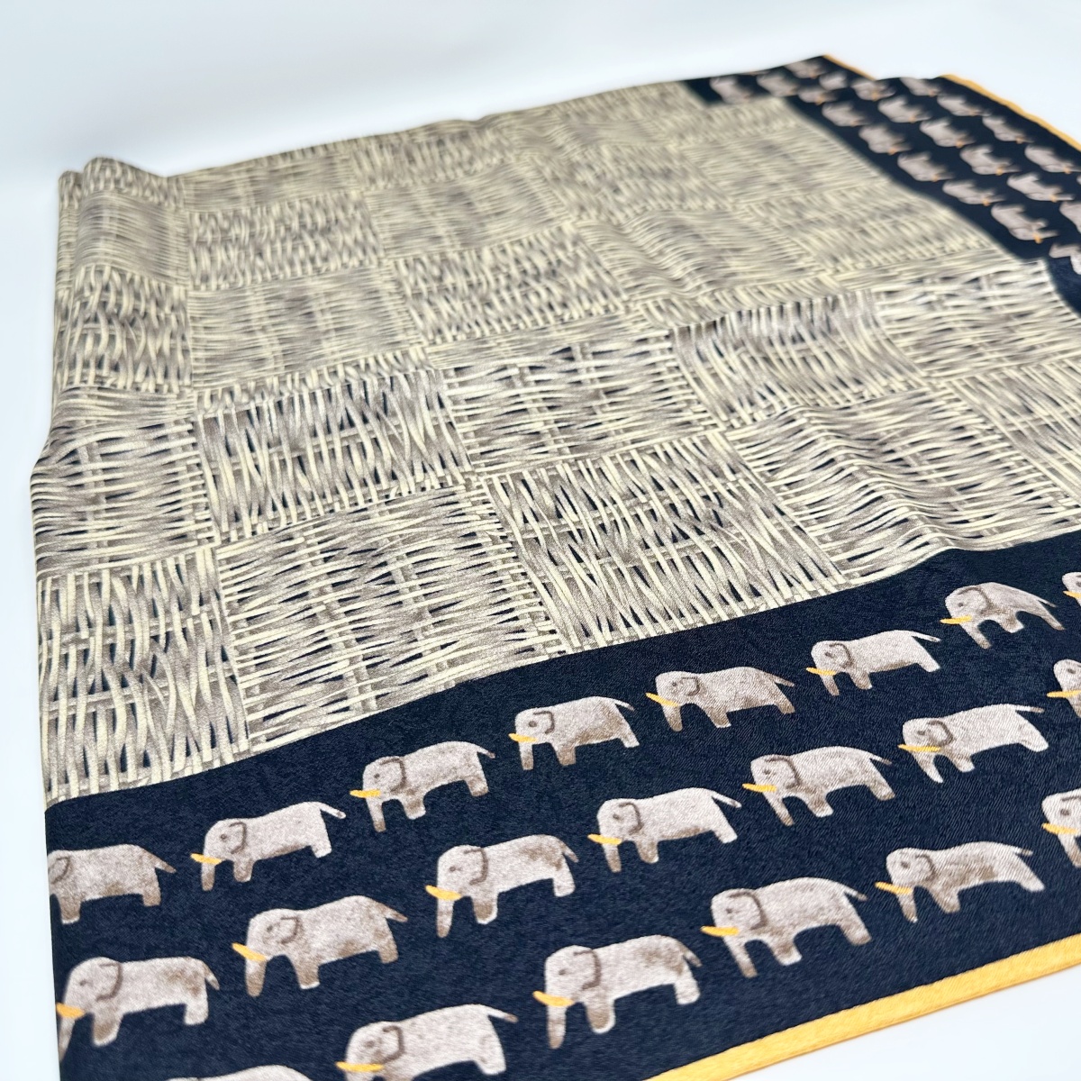 シルクスカーフ 象柄（ブラック） - ジムトンプソン【タイシルク100