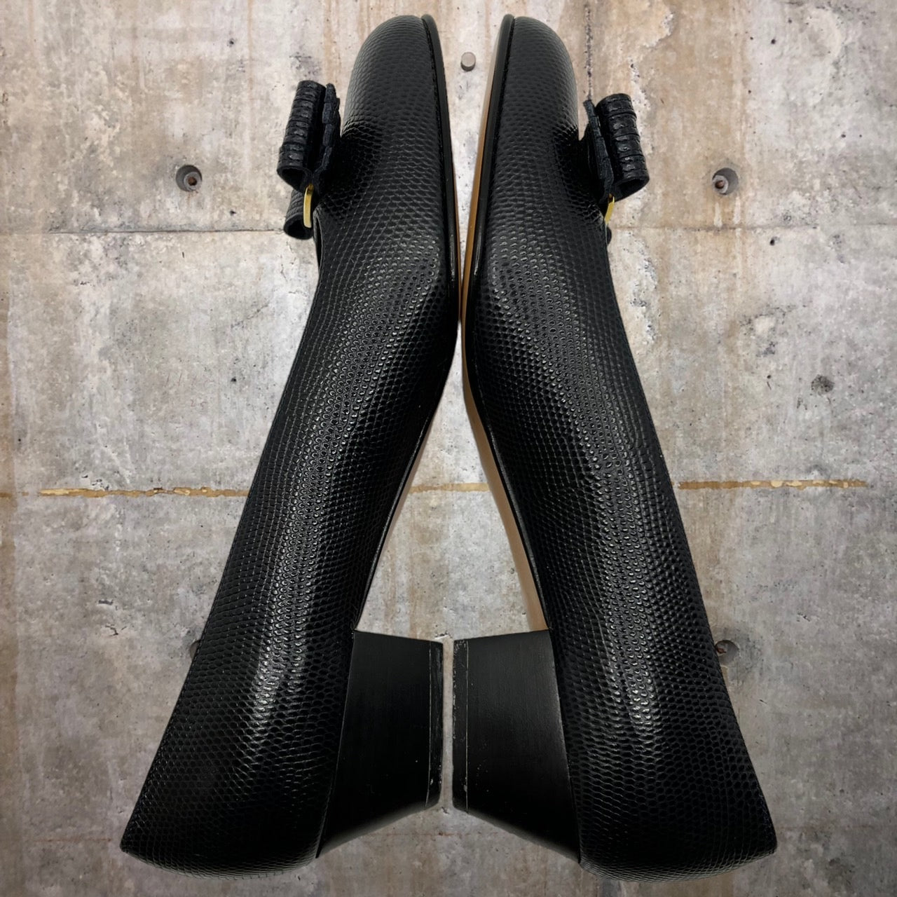 Salvatore Ferragamo(サルヴァトーレフェラガモ) ヴァラリボンパンプス