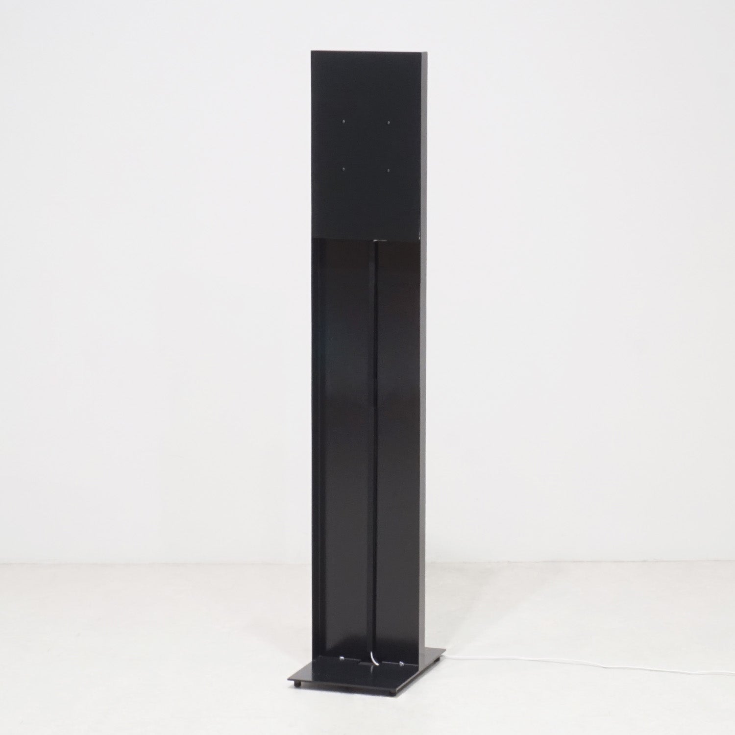 タッチ式 デジタルサイネージ 15インチ｜おしゃれな什器の企画・製造