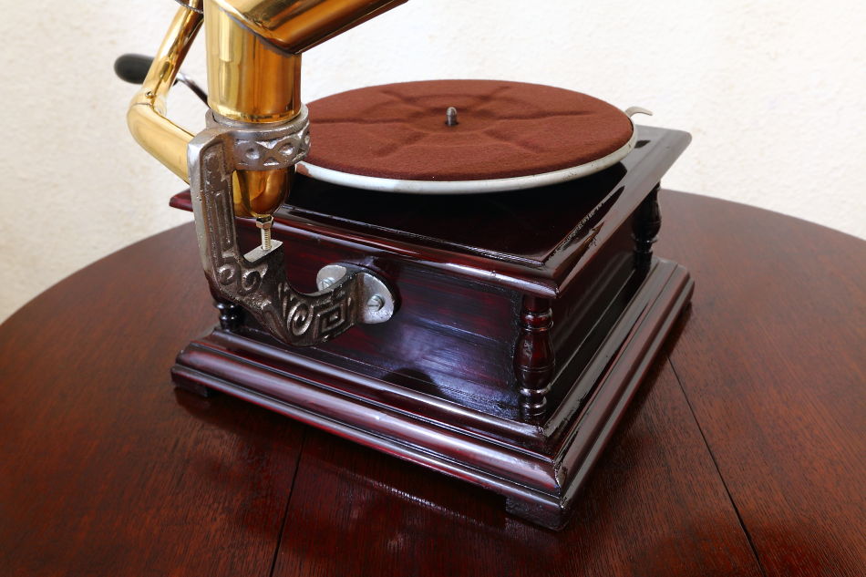 ヴィンテージHMV テーブルトップ グラモフォンwith ブラスホーン