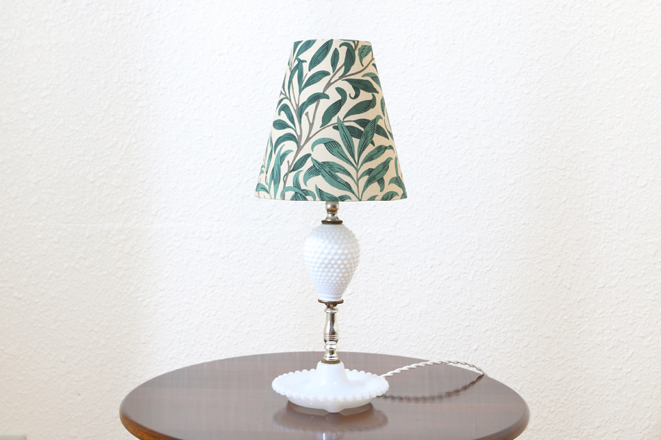 オールドフェントンFenton ミルクガラス ホブネイルテーブルランプ