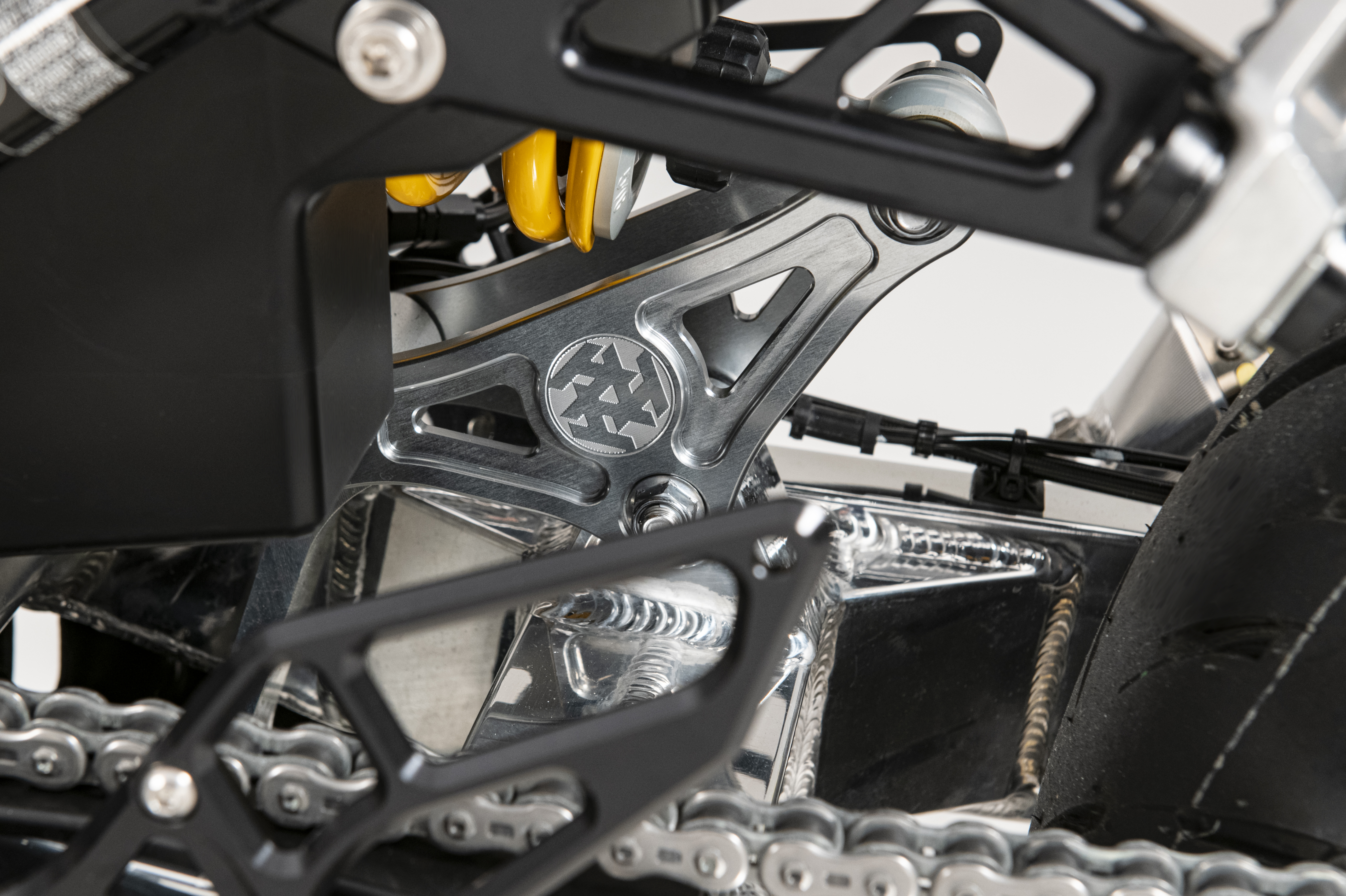 K-FACTORY ONLINE SHOP / リンクプレート（左右セット） （Z900RS）