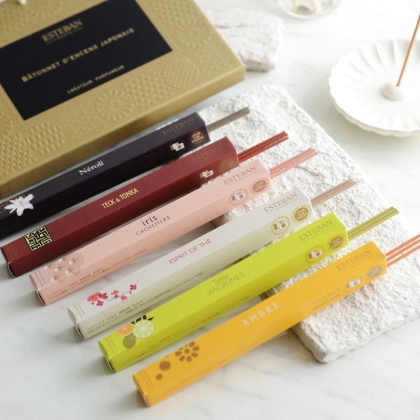 世界の情景とストーリーで構成された 6種類のお香と香皿ギフトセット