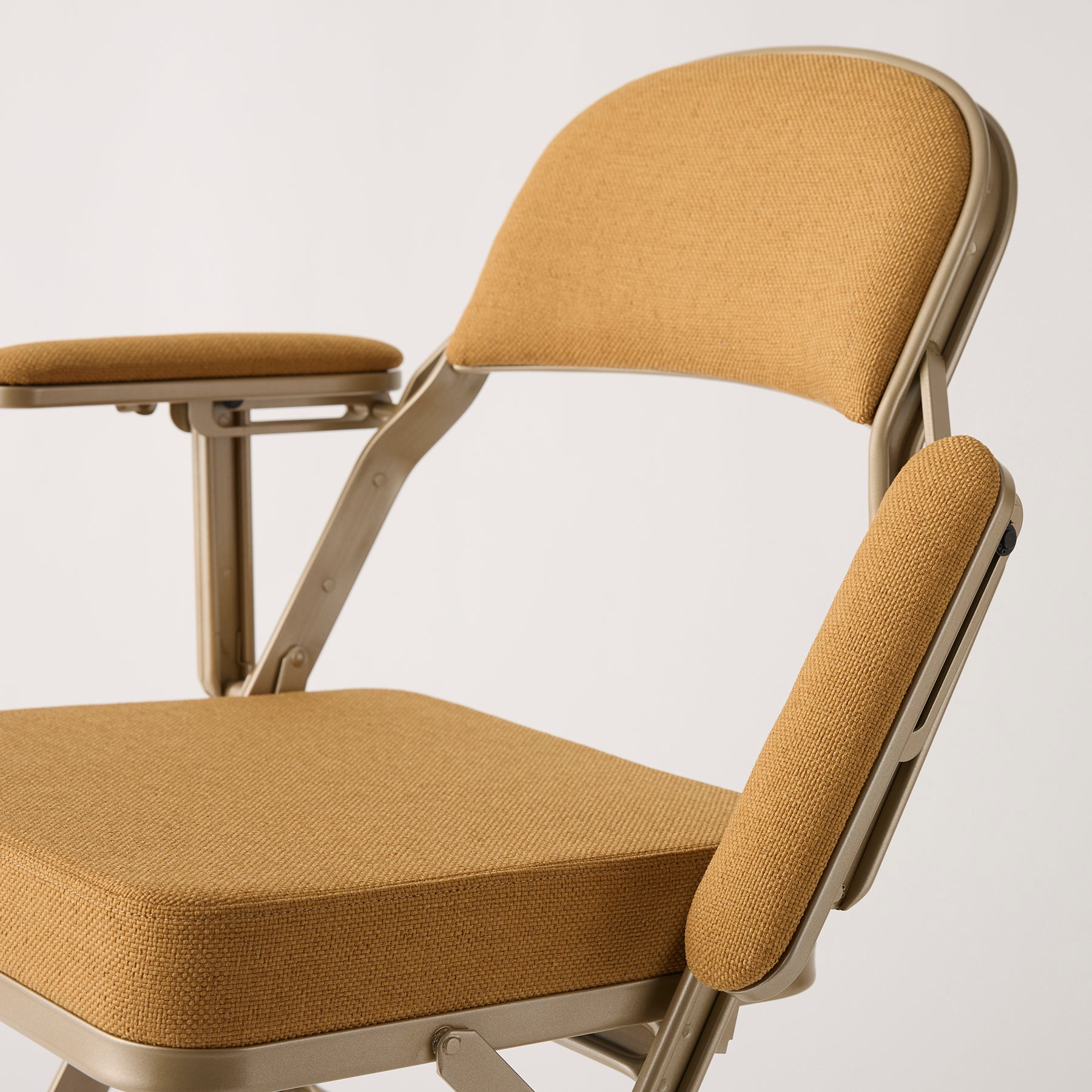 CLARIN FOLDING CHAIR WITH ARM – GQ SHOP