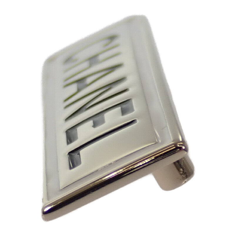 シャネル CHANEL ロゴプレート B21B刻印 ブローチ メタル ゴールド