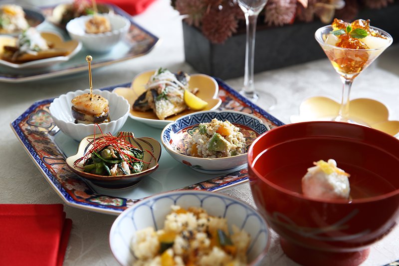 極錦金彩古伊万里様式【八角盛皿・小】 木箱入｜有田焼なら賞美堂本店