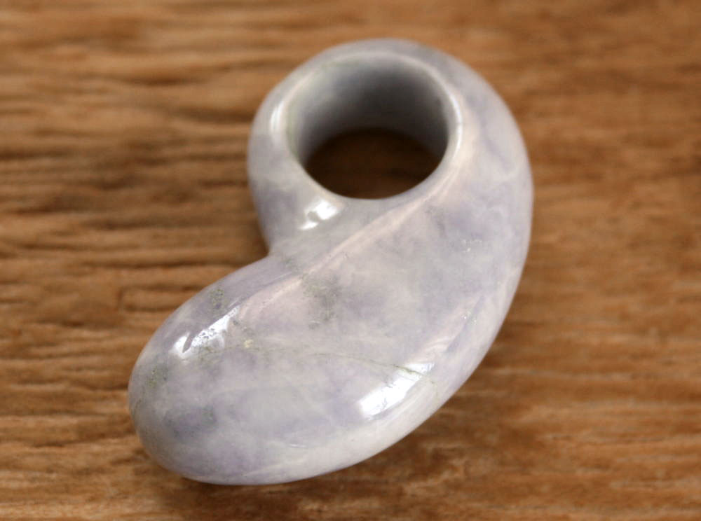 楽天市場】糸魚川翡翠勾玉 M09454 日本ヒスイ鉱業 制作 20mm*13mm*7mm