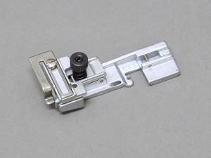 楽天市場】（株）ジューキ べビ-ロック衣縫人 3本糸ロックミシン