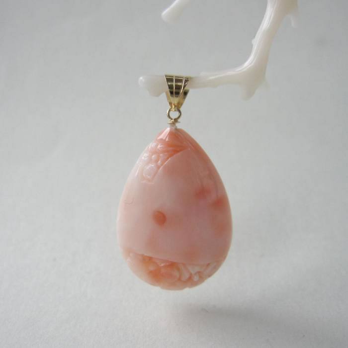 楽天市場】桃珊瑚 サクラの彫り ドロップペンダントトップ K18 『宝石