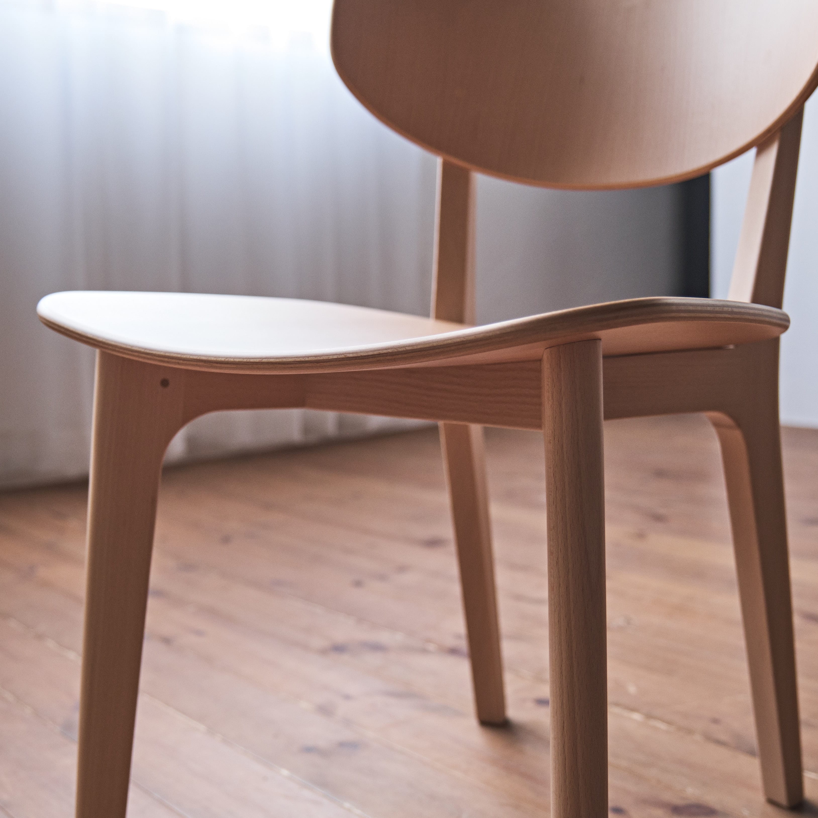 ラウンディッシュ チェア(板座 / ビーチ) | マルニコレクション(MARUNI