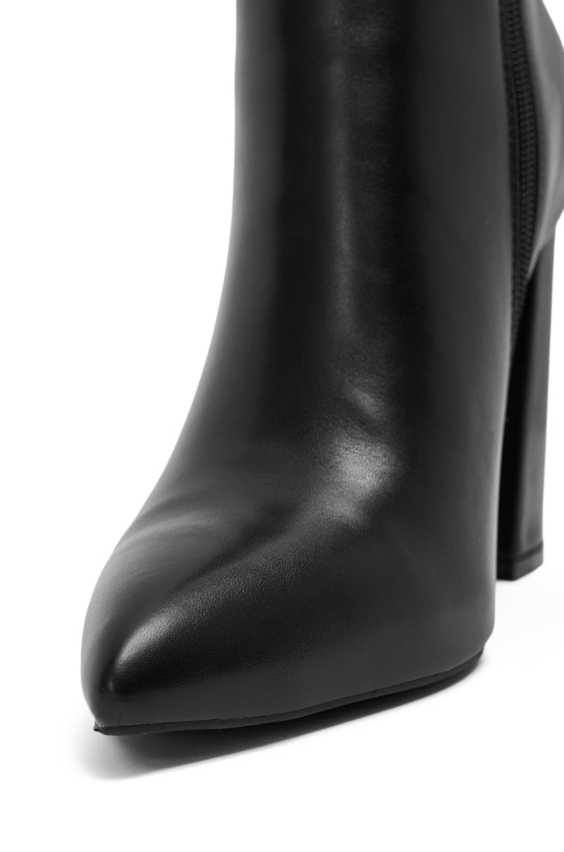 AZALEA WANG JESSABELL BLACK CHUNKY BOOTIE – AKIRA