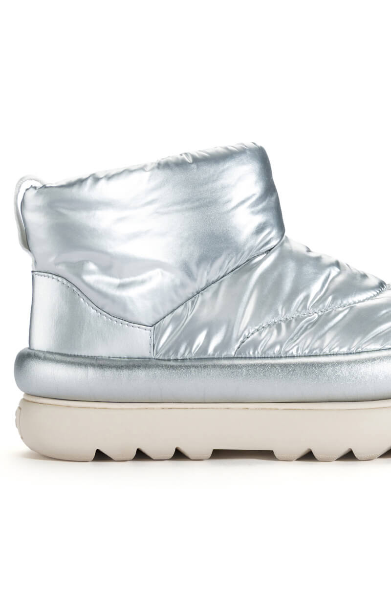 UGG CLASSIC MAXI MINI IN SILVER – AKIRA