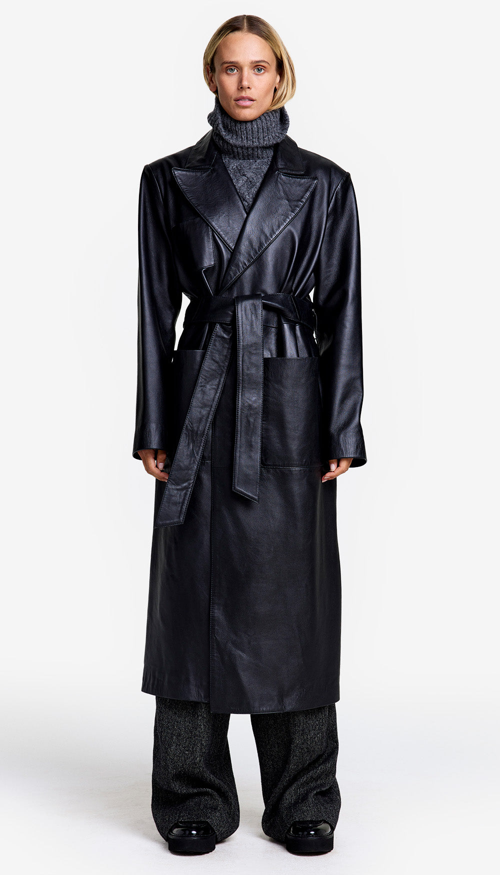 Dickie Neck Warmer in Charcoal Cableknit | SMYTHE