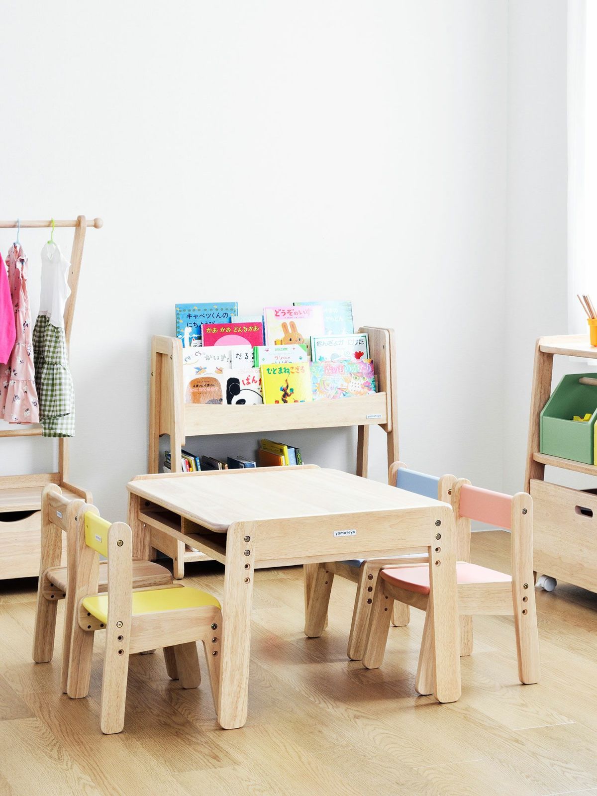 ノスタ3 キッズテーブル – ベビーベッド・ベビーチェアなら大和屋公式
