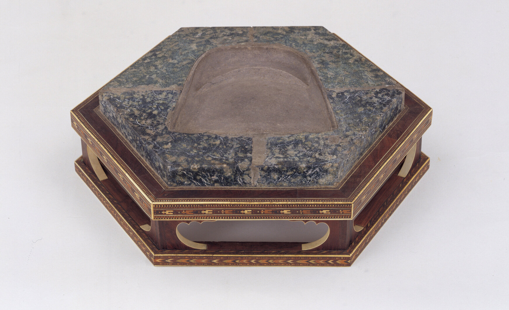 青斑石硯（中倉） | 主な出陳宝物 | 開催概要 | 正倉院展