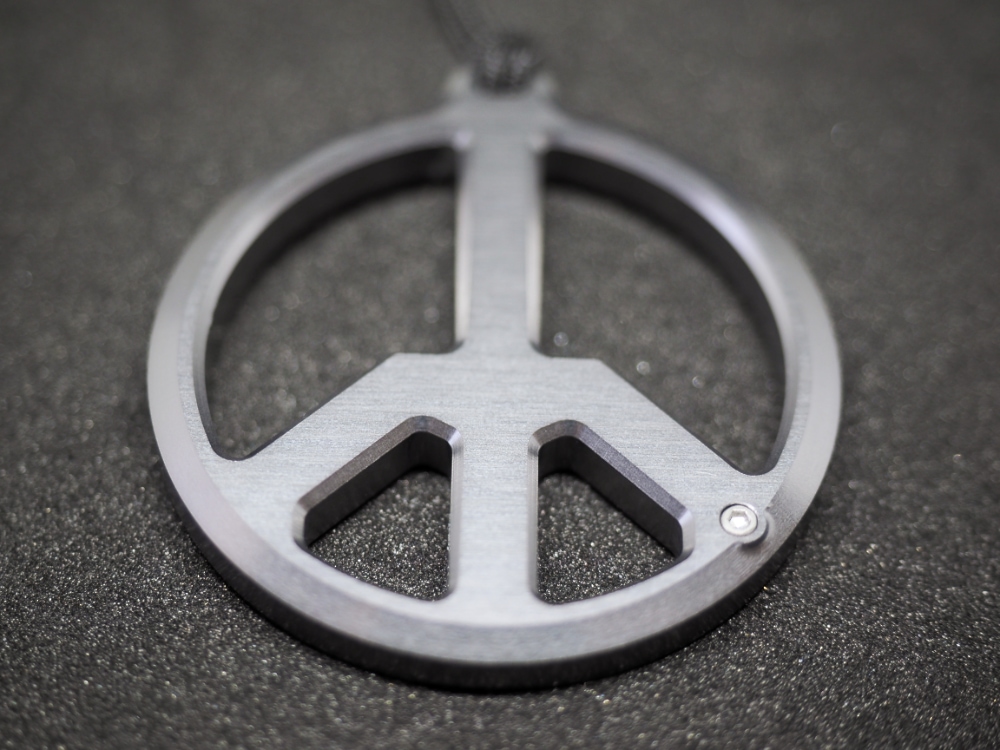 コジプロのチャリティ商品「ルーデンス ピースマークユニット」を買い