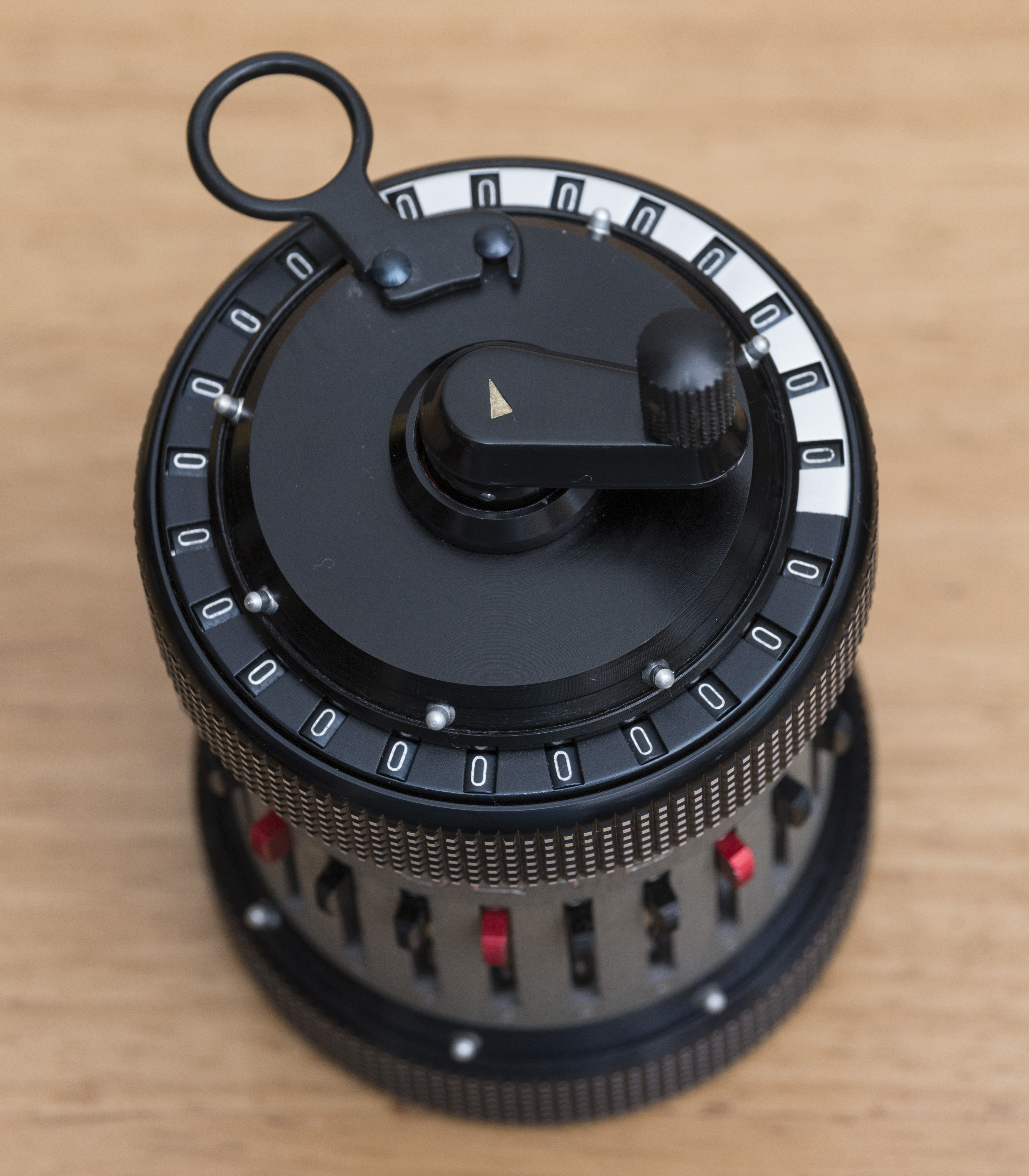 小さな機械式計算機 クルタ計算機