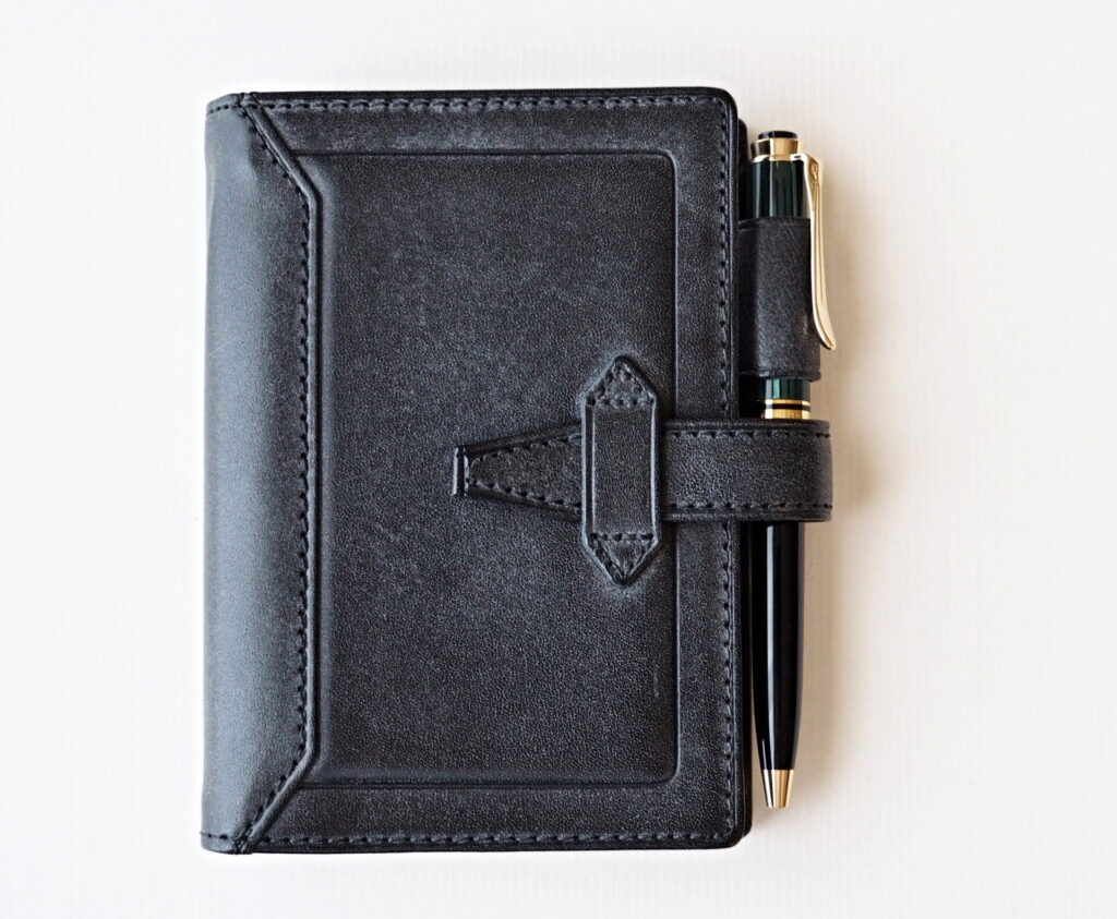 クラシックなペンにはクラシックな手帳を合わせたい！【ダ・ヴィンチ