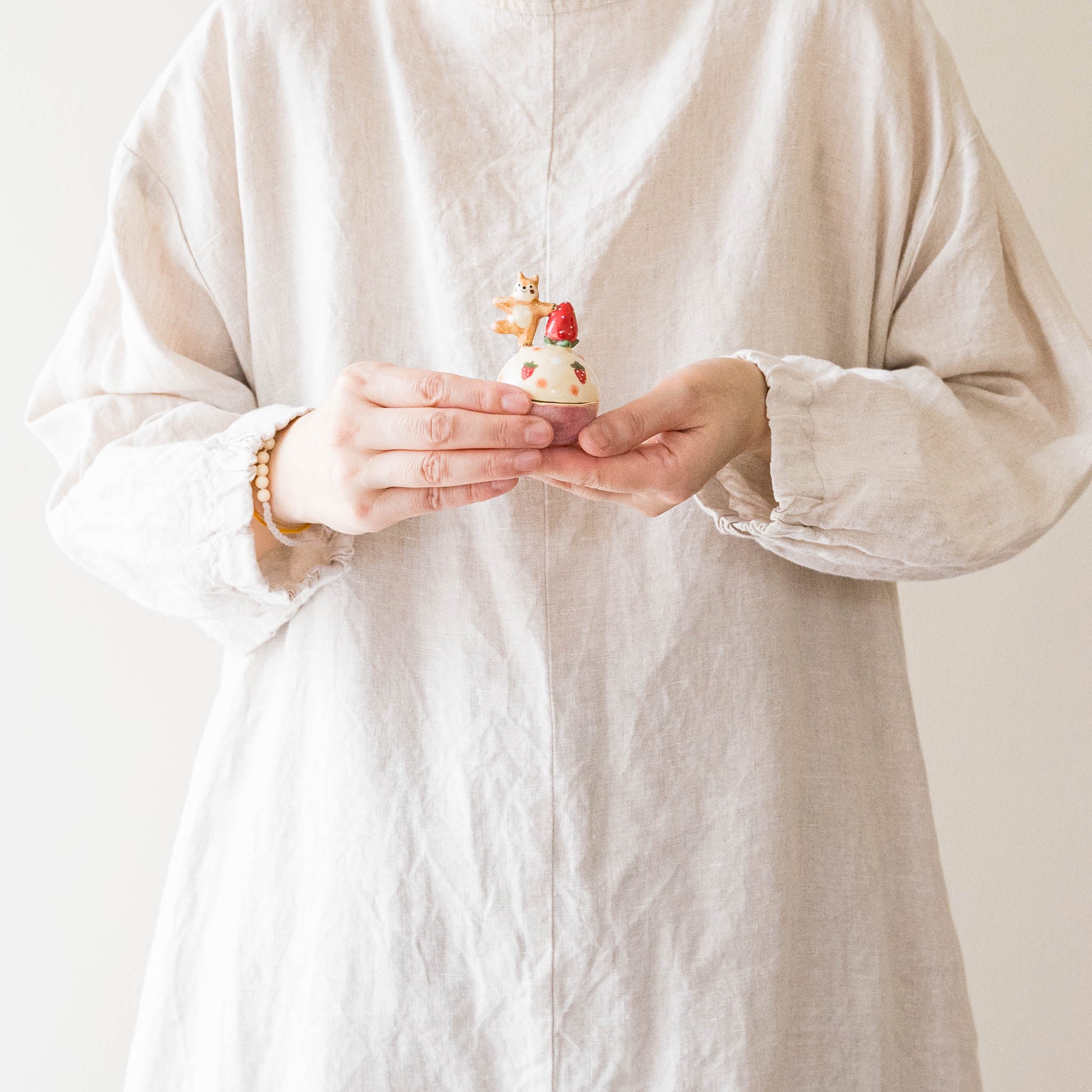 近藤佳寿子 リスの小物入れ いちご ｜作家もののうつわ通販 四季折折