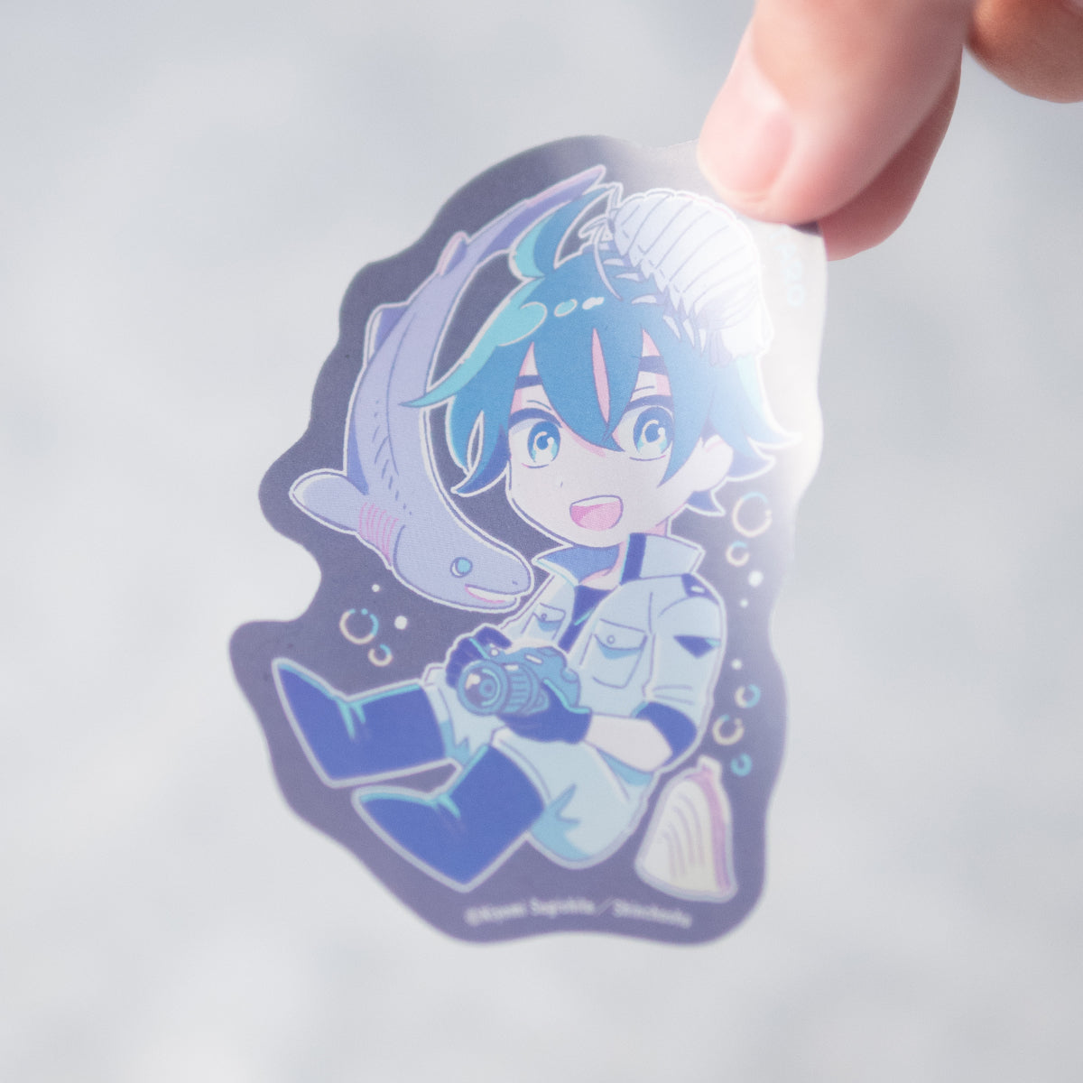 マグメル深海水族館』クリアステッカー（天城航太郎） – 新潮ショップ