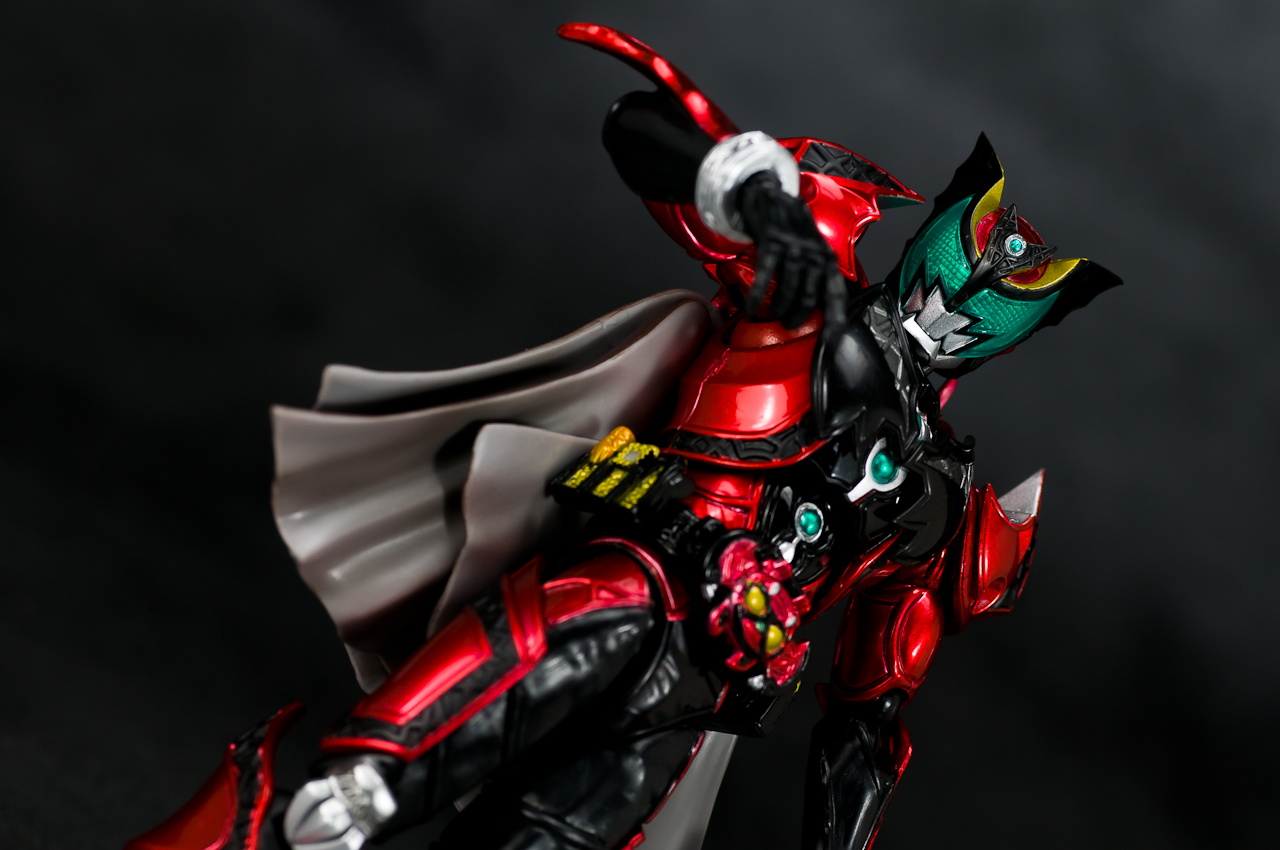 レビュー】バンダイ S.H.Figuarts 仮面ライダーダークキバ [仮面