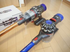 ダイソンcyclone v10 fluffy フロアドック付きセットが届く（2021/1