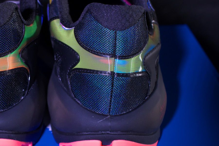 adidas ZX ALKYNE atmos “NEO TOKYO” 未来を表現した極彩色