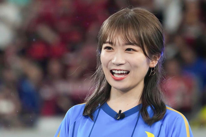 PHOTO】元乃木坂46の秋元真夏さんが町田対浦和に登場！キックイン