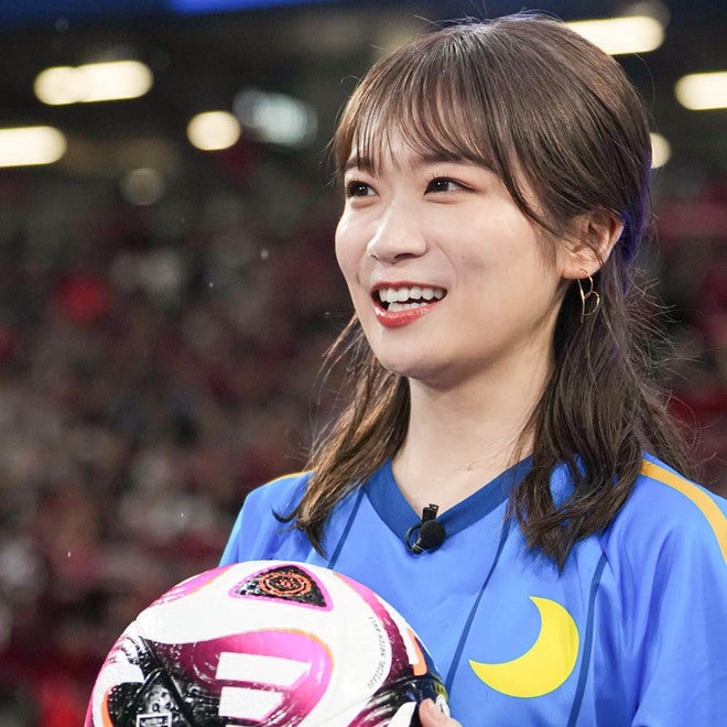 PHOTO】元乃木坂46の秋元真夏さんが町田対浦和に登場！キックイン