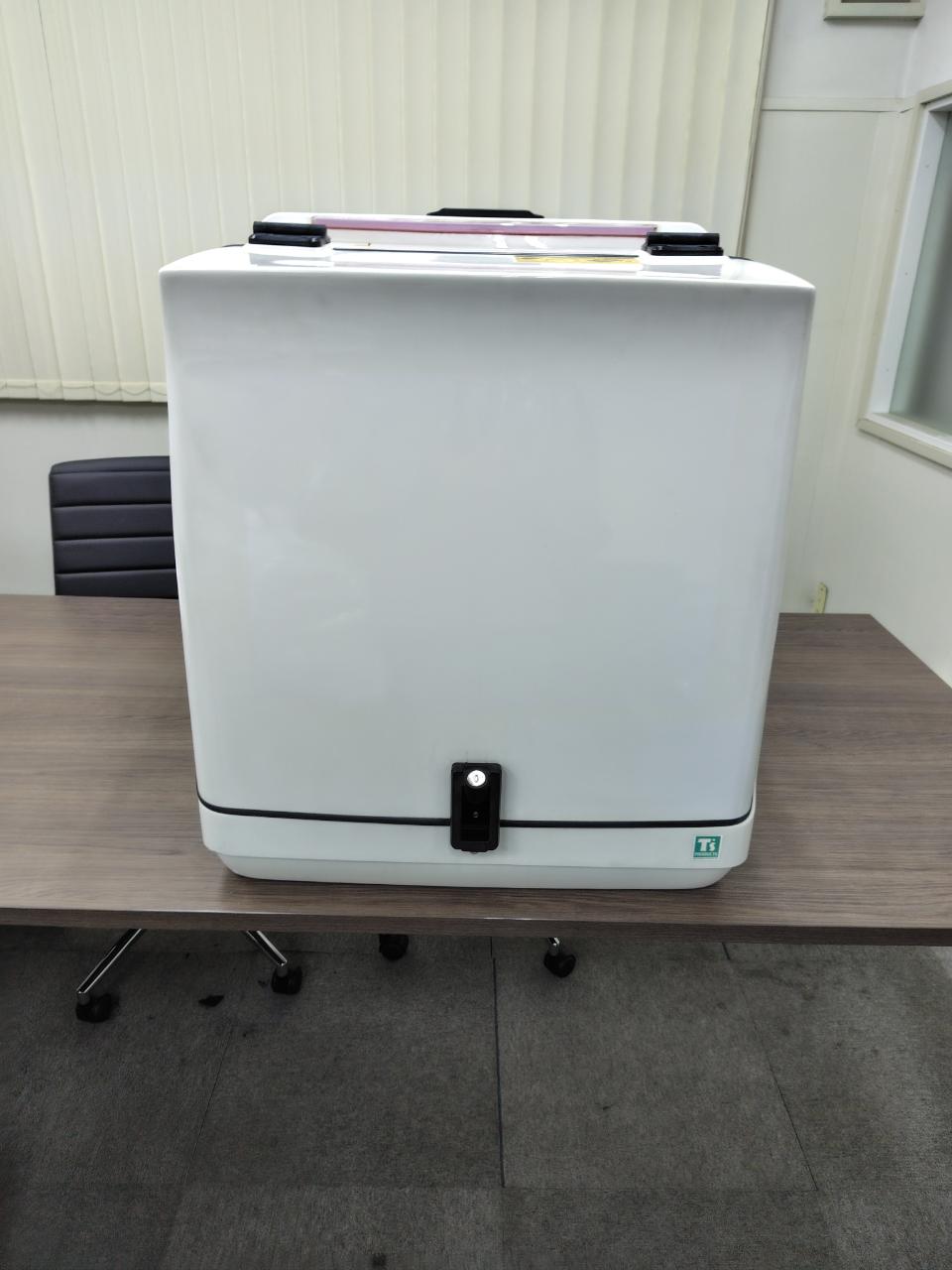 送料無料】【中古品】リヤBOX MB30-CS（中棚付き）スタンダード