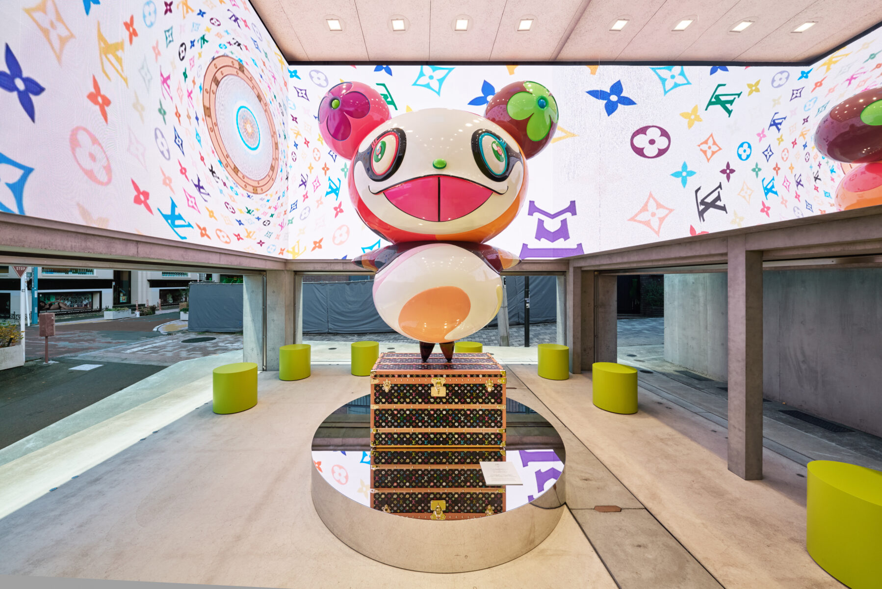 LOUIS VUITTON（ルイ・ヴィトン）× MURAKAMI」 東京・原宿に