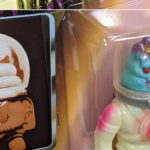 注目のloop製「妄想怪人シリーズ スマホカメレオン」から新色となる