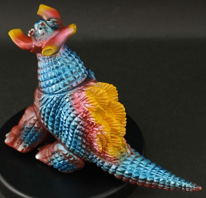 ブルマァクから「地震源Xを倒せ」登場の「ギラドラス(ブラウン)」が