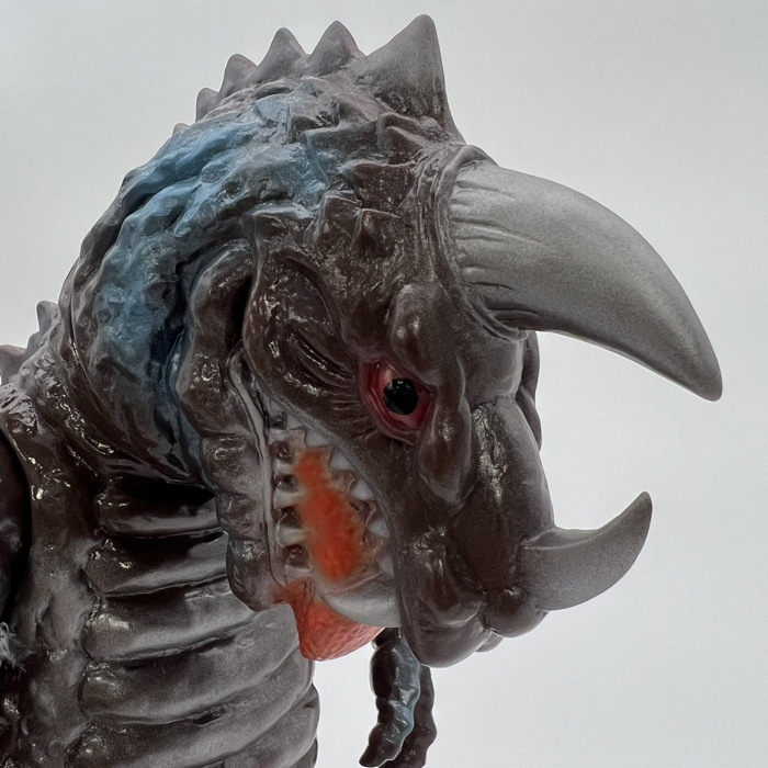 まんだらけから新たな怪獣「轟唸怪獣ゴーラス」出現！ 「京都店開店