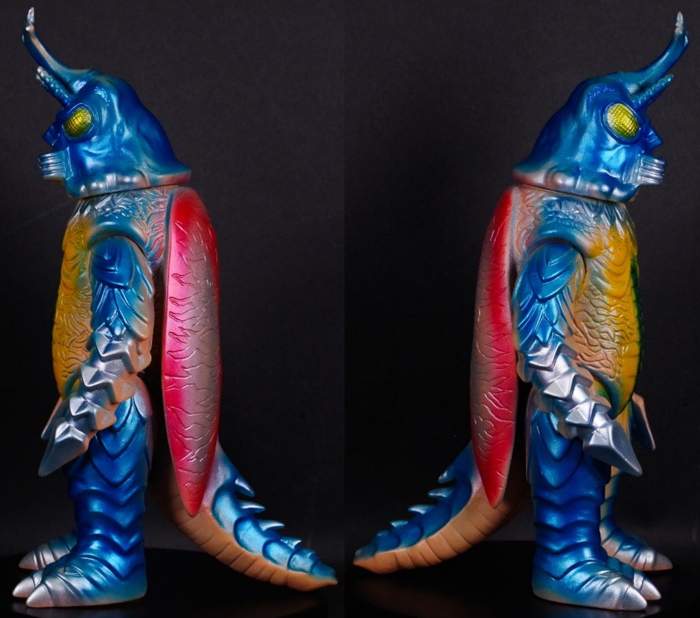 ブルマァクの「メガロ」がギャラリー＆ショップ・墓場の画廊に飛来