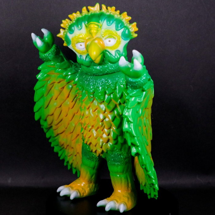 ギャラリー＆ショップ・墓場の画廊にドリームロケット製「梟怪獣