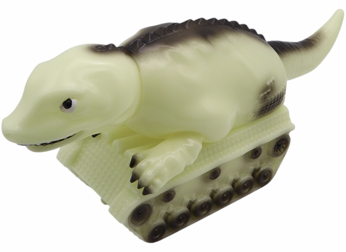 蓄光好き注目！ ELECTRIC TOYS製「恐竜戦車 3期カラー」は蓄光だ