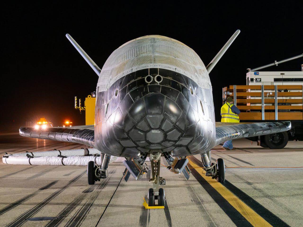 アメリカ宇宙軍のスペースプレーン「X-37B」が434日間のミッションを終えて