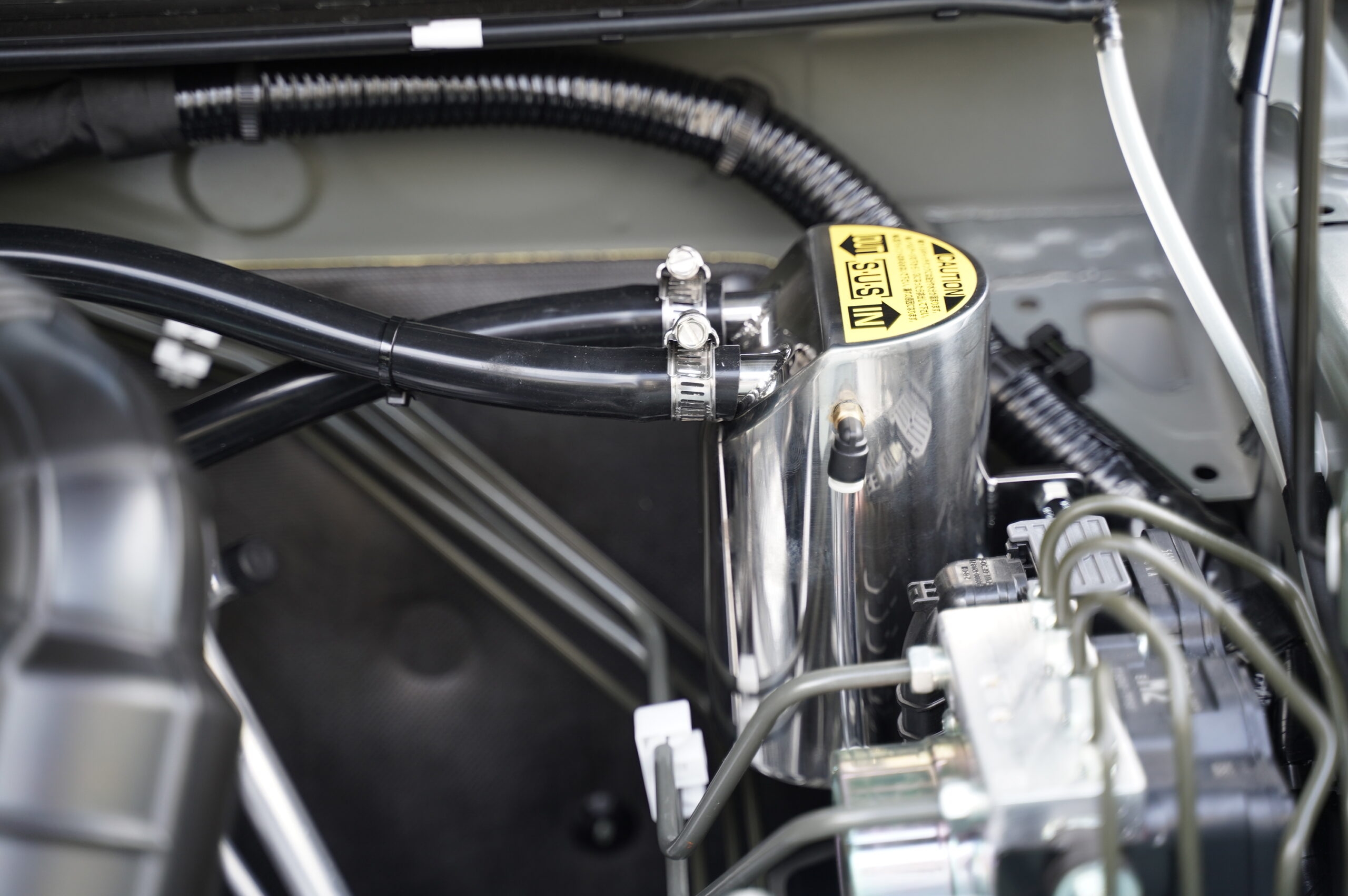 ハイブリッジファーストのオイルキャッチタンクをジムニー(JB64)に