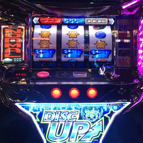 ディスクアップ設定狙い実戦記！煽り機種に掲げられながら設定変更台が