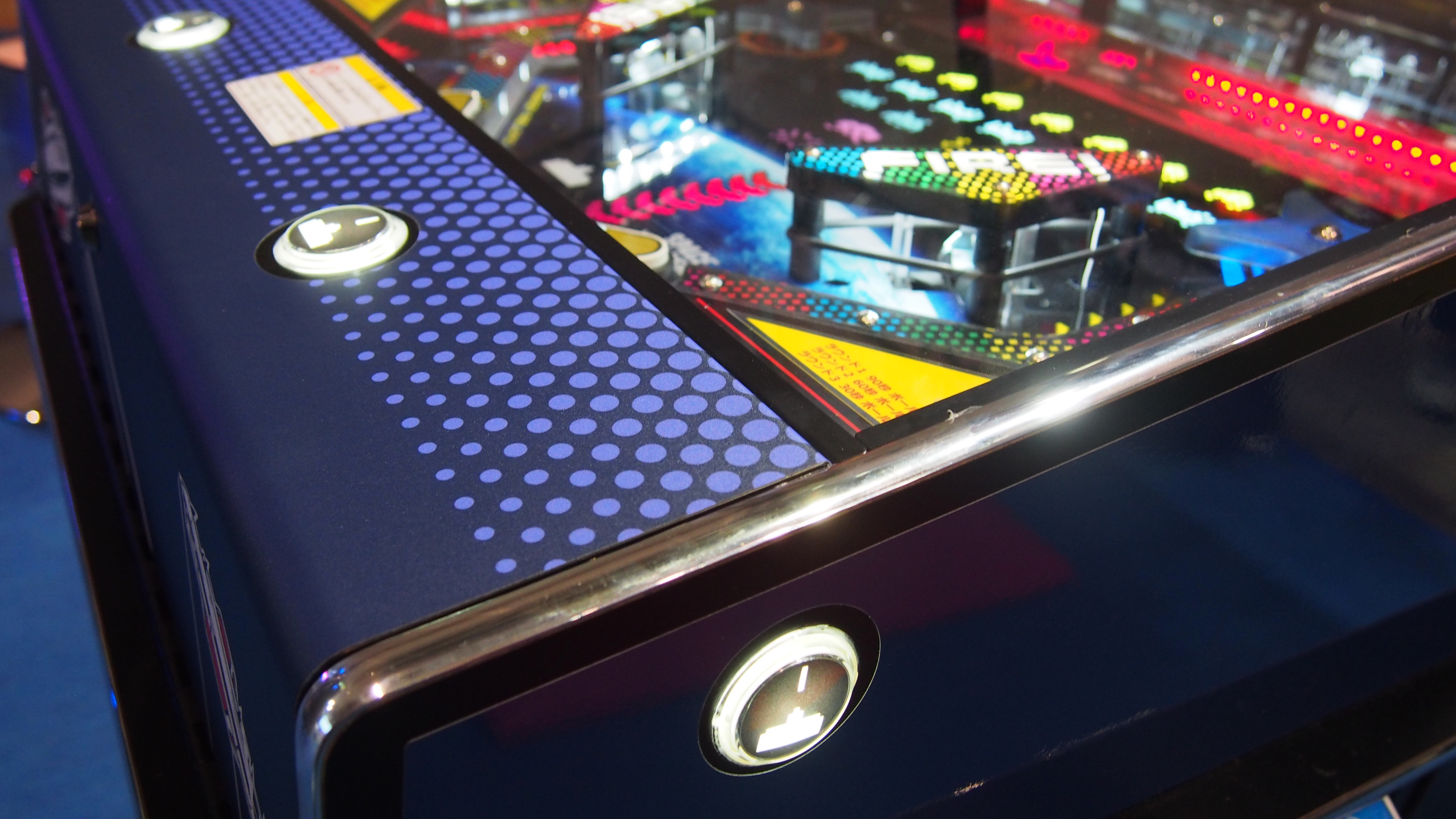 ピンボールとインベーダーが合体した対戦ゲーム『SPACE INVADERS