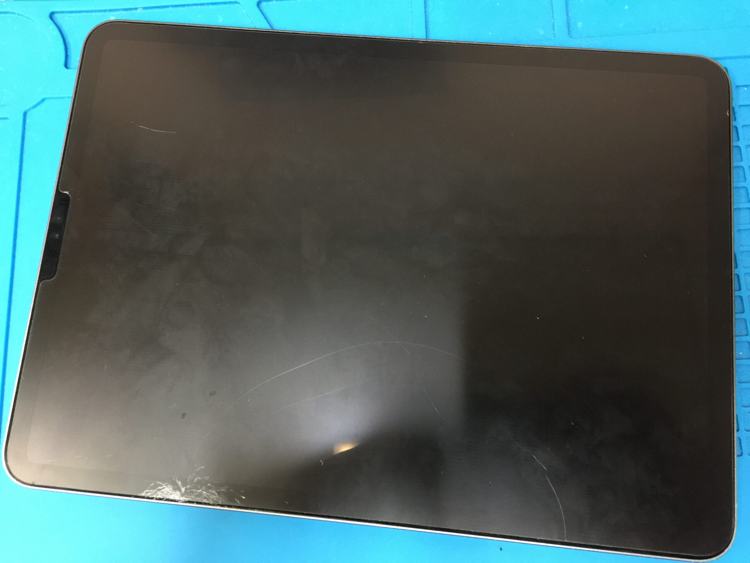 iPad Pro 11インチ初代の画面ガラス割れと充電ができなくなった症状を