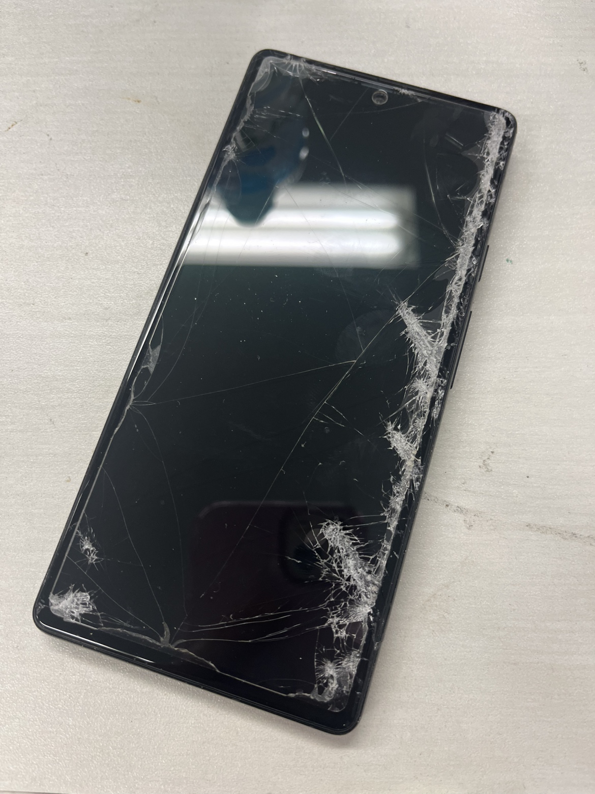 画面割れで起動不可になったGoogle Pixel6aの画面修理！ | スマ