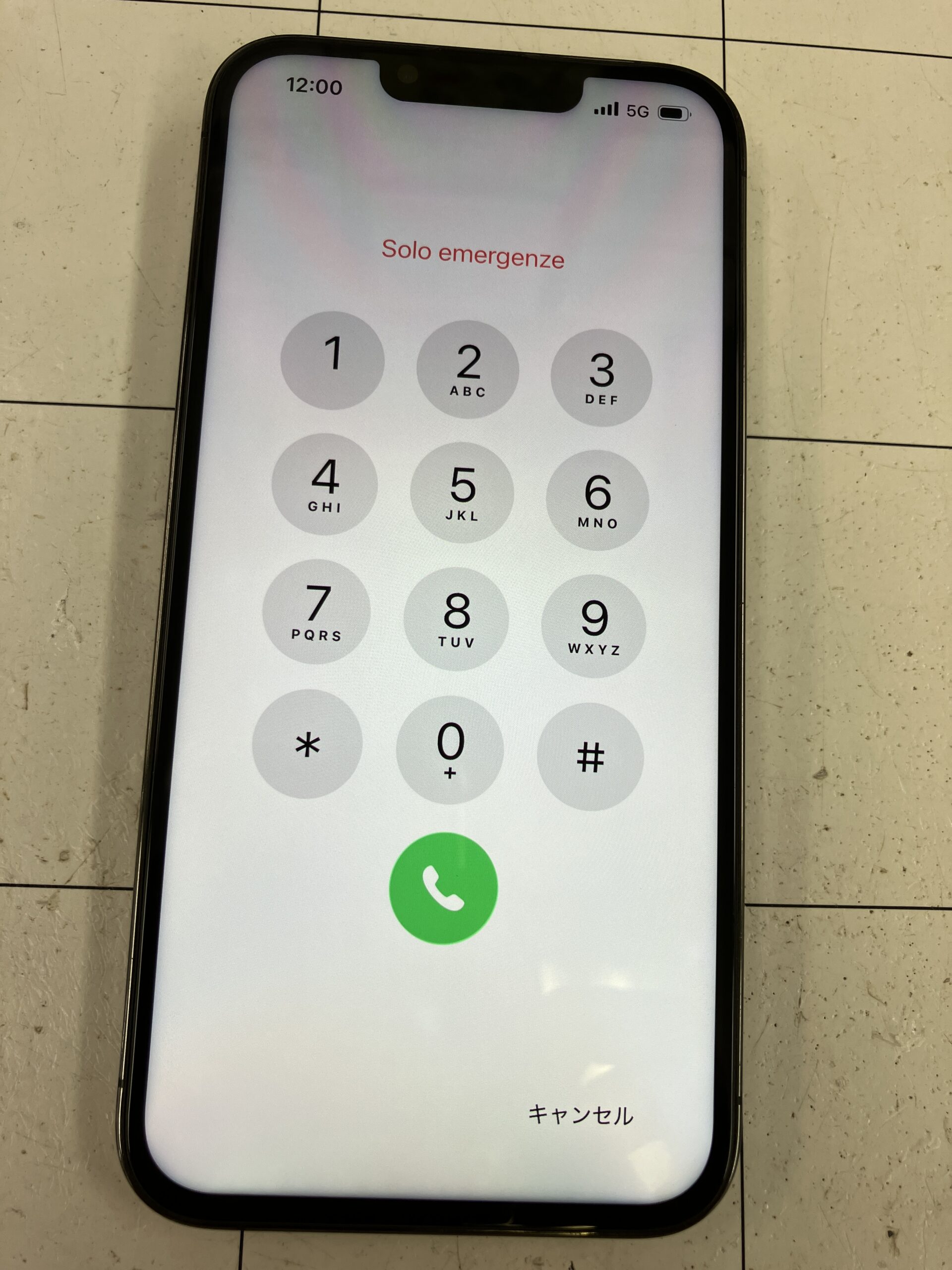 画面が緑色に・・・何もできないiPhone13 Proをデータそのまま修理