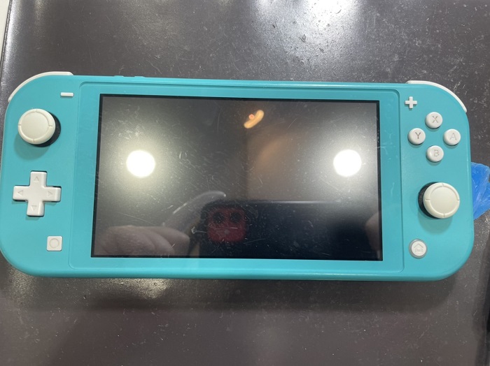 画面割れとかないのに真っ暗になってしまったNintendo Switch Lite